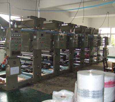 上海励松包装材料 PVC、PE、POF收缩膜包装袋的专业制造与高效生产线